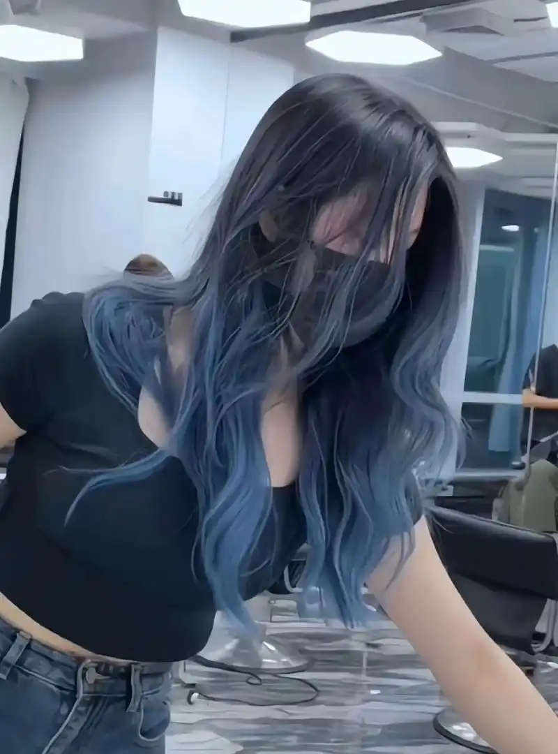 冰蓝色巴黎画染 不用漂全头的发色清爽夏日 91梦幻般的巴黎画染 一