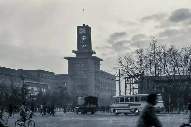 老成都记忆:消失的建筑和小吃