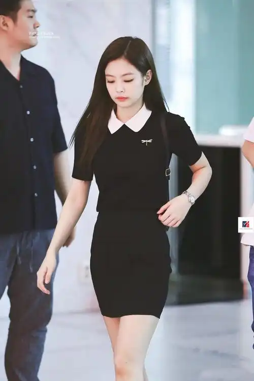 2022新款blackpink衣服jennie金智妮朴彩英同款黑色娃娃领短袖t恤减龄