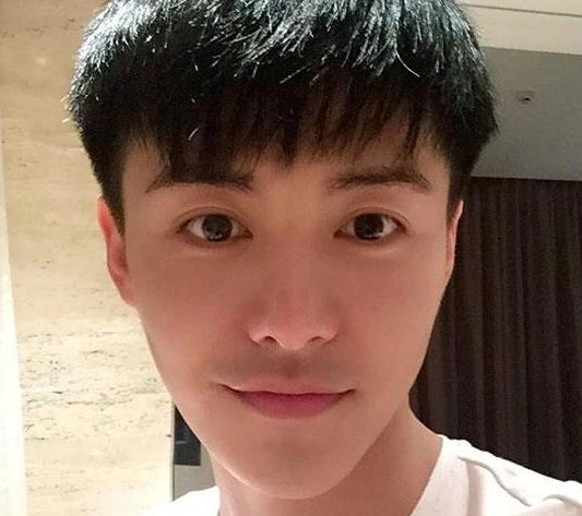 带你参观马天宇的豪宅:客厅都这么乱,没想到厨房却干净整齐