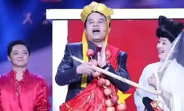 毕姥爷罕见露面酒桌上满脸疲态老相尽显不敢喝酒只喝果汁