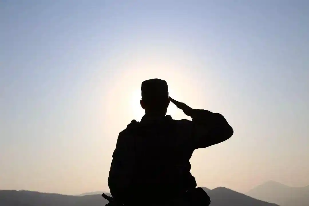 军人霸气表白:铁骨给国家,柔情给你!