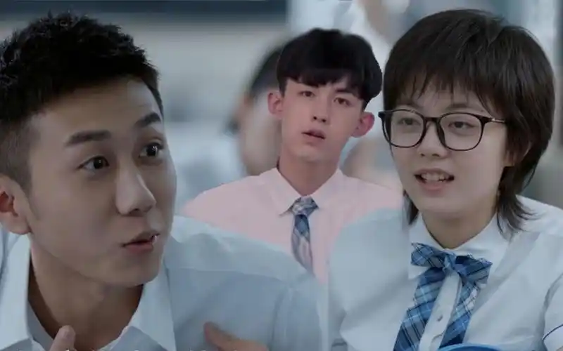 《少年派》林妙妙秘密赴约,钱三一悄悄跟踪,看到来人掉头就跑