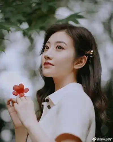 景甜上演"侧颜杀",温柔妩媚,国色天香,妥妥的女神范