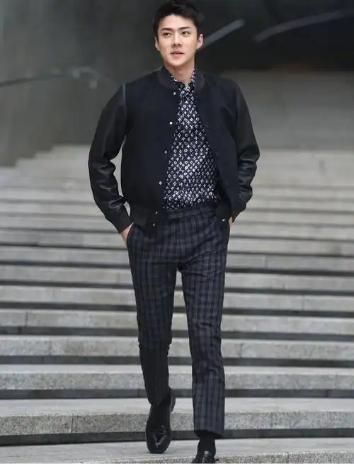 吴世勋贵族是什么梗,他贵族气质走路和坐姿图片