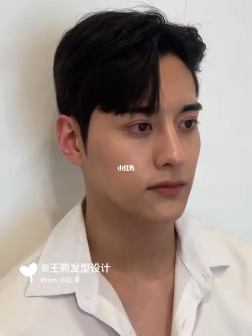 男生蓬松气垫烫78韩系四六分发型增添颜值