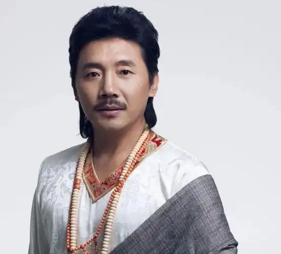 容中尔甲代表作:《呼伦贝尔大草原》,《走天涯》,《西海情歌》,《卓玛