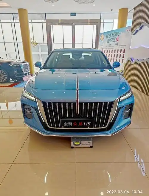 刚开售的红旗新车外观小h9燃油混动任选预售17万起