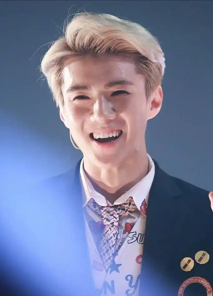 exo吴世勋的笑容魅力到底有多大?女生心目中的理想男友!