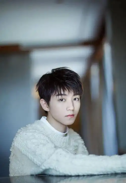 王俊凯出道至今发型合集,这才是真帅哥用脸的正确方式吧!