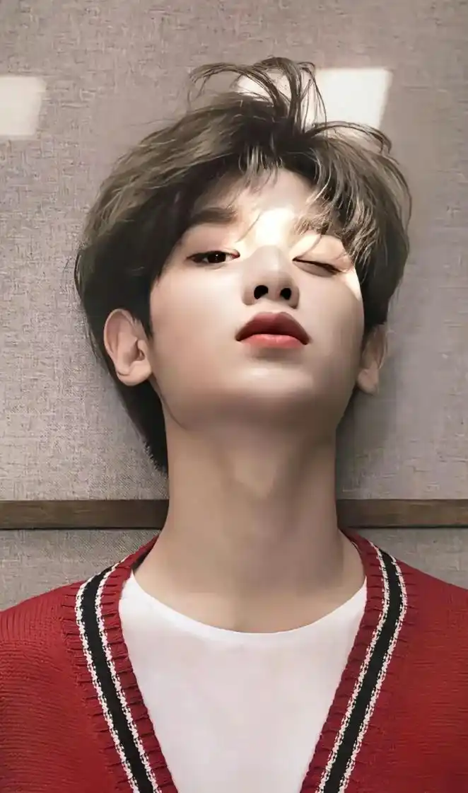 黄明昊封神照片 - 抖音