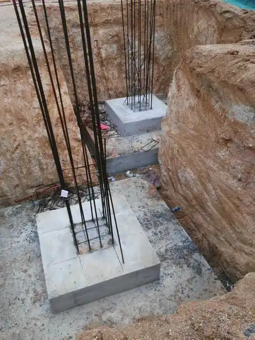 2月24日,基础承台钢筋混凝土浇筑完成