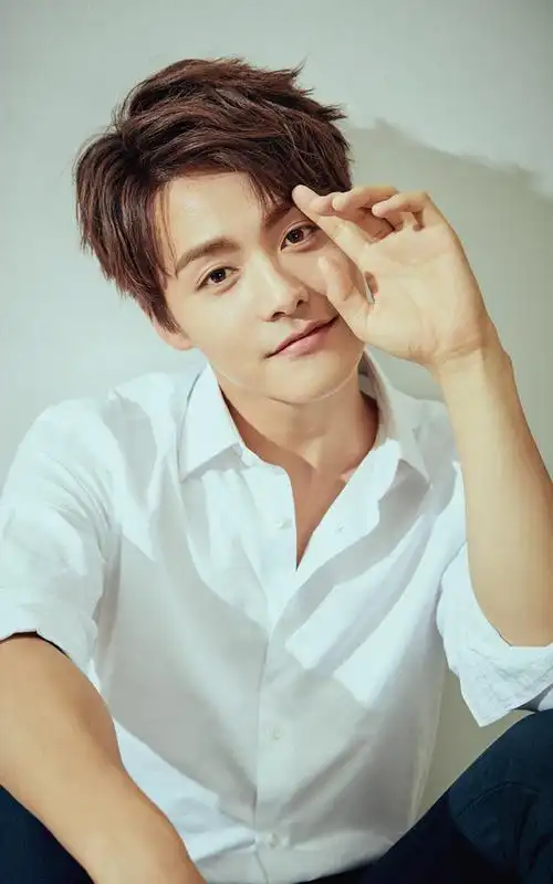 马天宇白衬衫帅气美图
