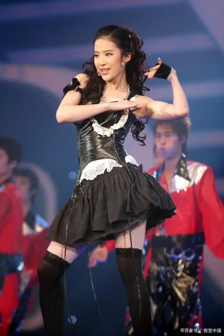 刘亦菲为何至今都单身?看到18岁的跳舞视频,网友:谁敢追啊?