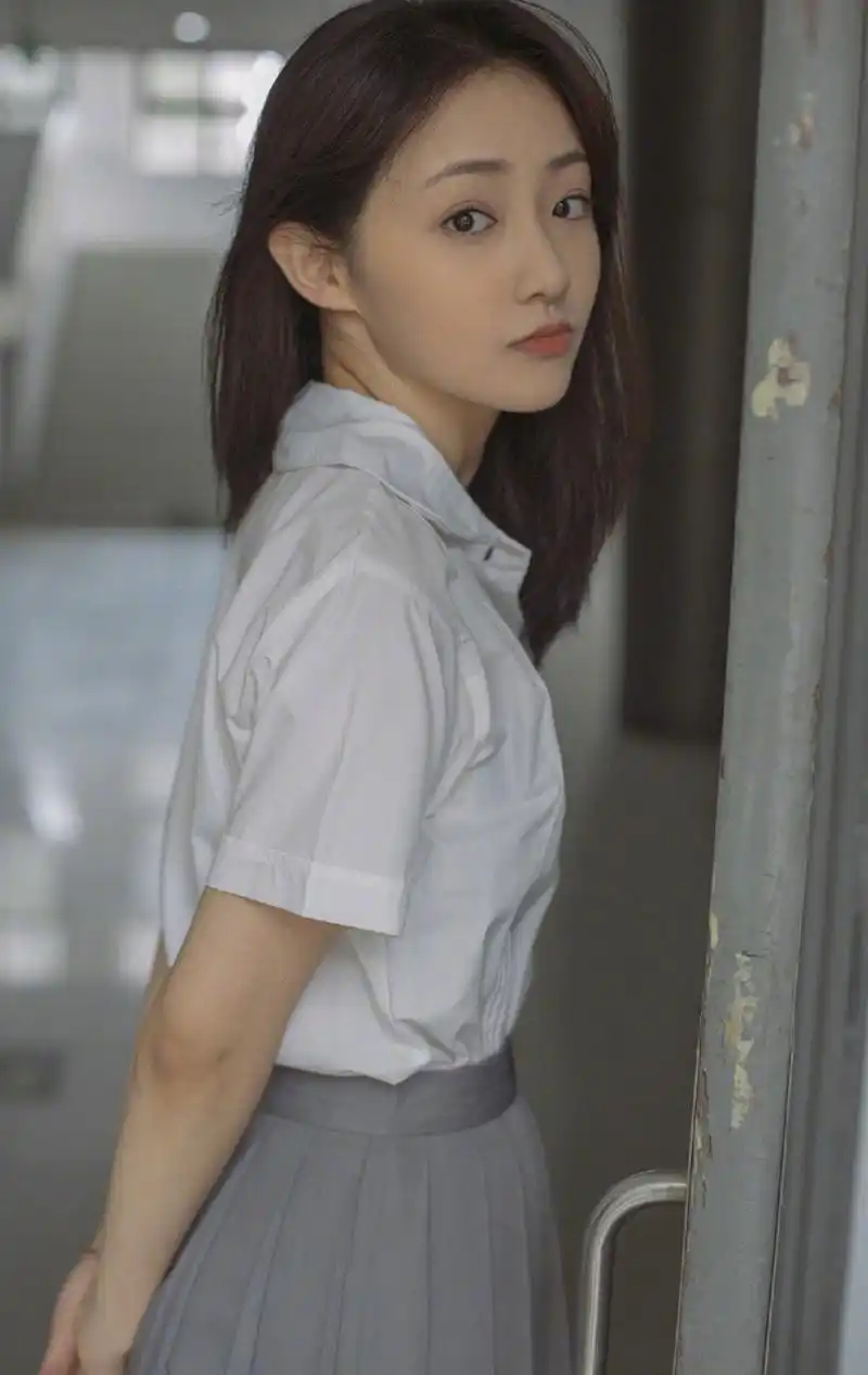 简介:吴佳怡清纯甜美写真图片,分享一组吴佳怡图片给大家,图中的明星