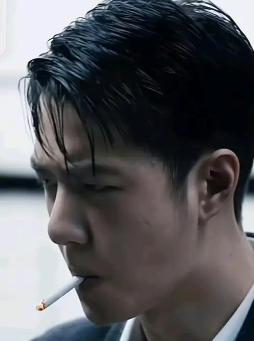 王一博 扭凭脖子抽烟名场面提名金鸡奖最佳男配角