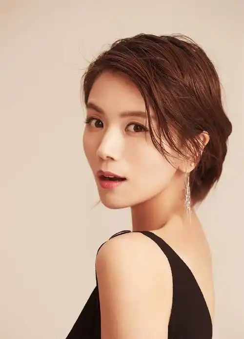 演员曹曦文:情断陈思成,闪婚富二代,离婚后独自抚养女儿不后悔_表演