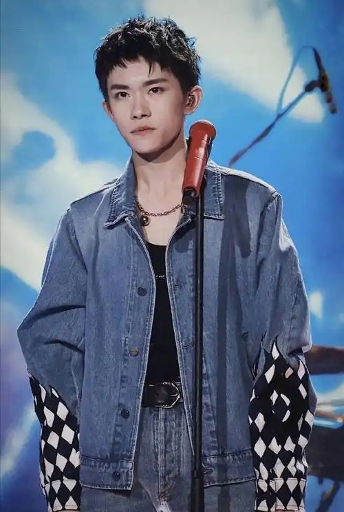 易烊千玺寸头##酷酷日爆社