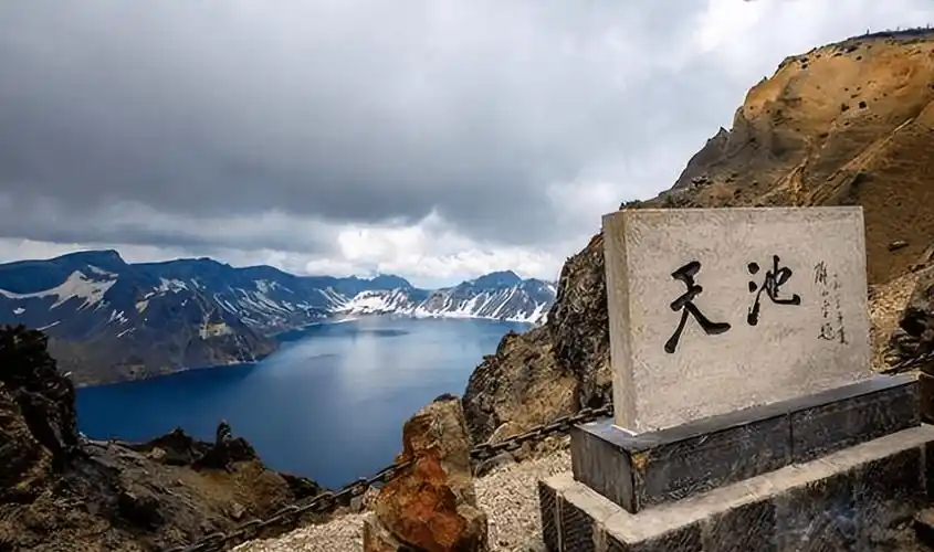 长白山天池水"只出不进",里面的鱼是哪里来的?