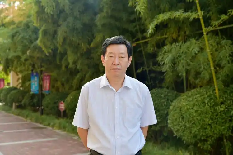 石家庄二中党委书记赵洪