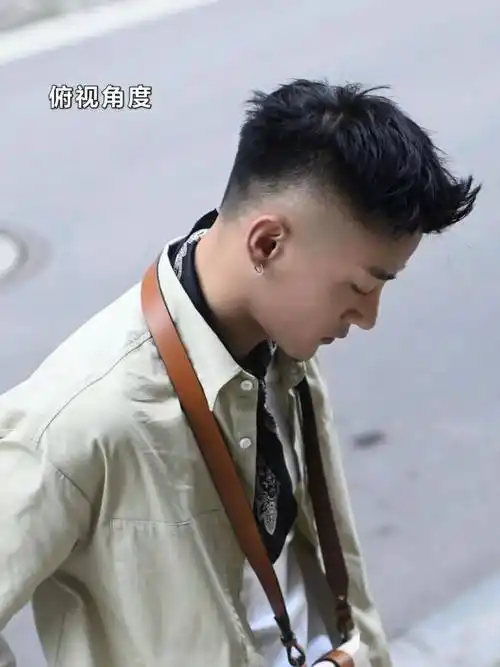 男生必备!5cm痞帅短发!_发型