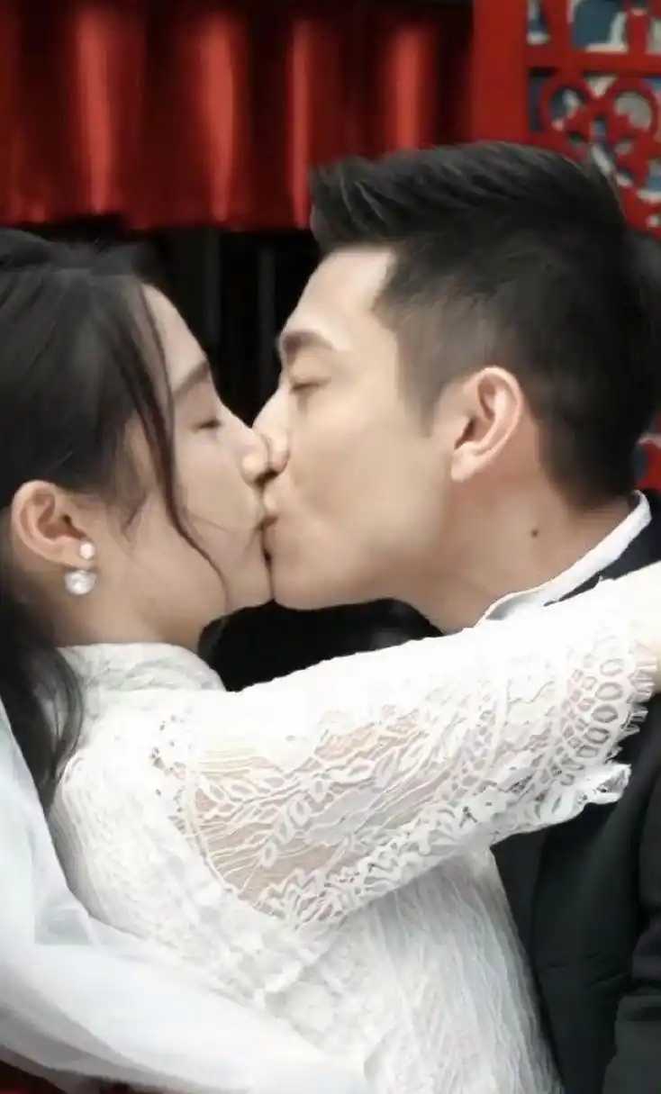 张一山跟关晓彤新剧吻戏,一山踩马扎没有?[滑稽]