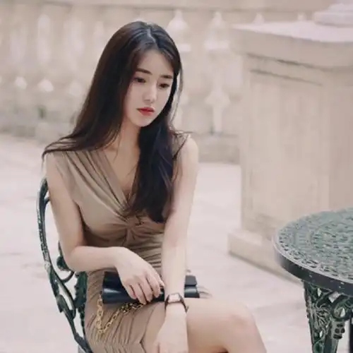 伤感沉默女生头像图片看一世醉红尘伤一身情种真