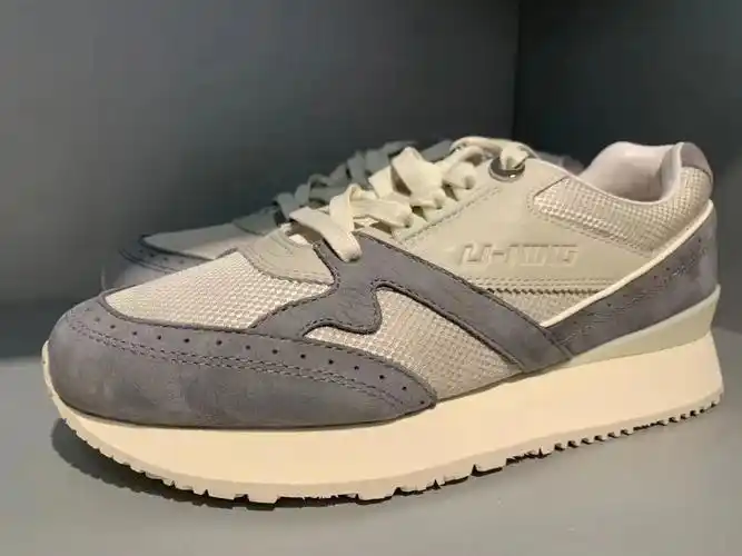 李宁1990第一双运动鞋001的奢华高端版本