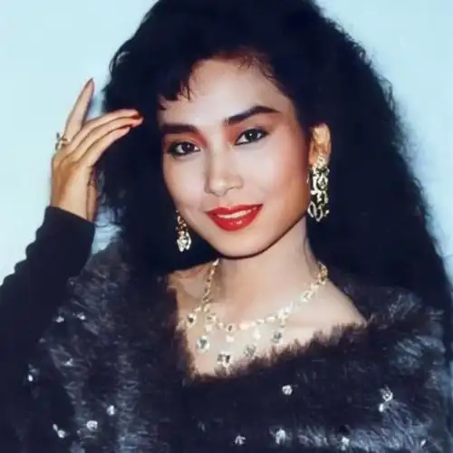 邝美云醇美歌声如酒般让人沉醉