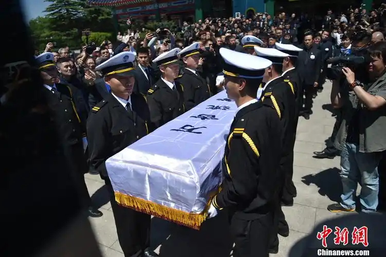 京剧大师梅葆玖遗体告别仪式在北京八宝山举行组图4