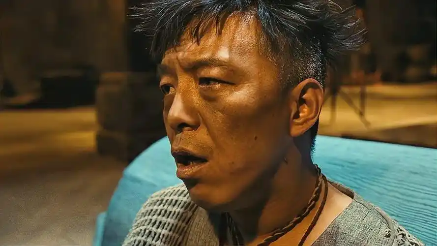 杀生:黄渤准备离开长寿镇,但他只祈求大家能放过自己的孩子