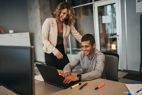 女同事期待你主动撩她会有这四种反应看你能否把握住