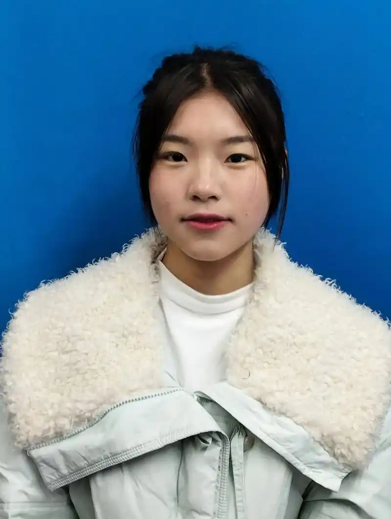 摊牌了,来一个素颜照片