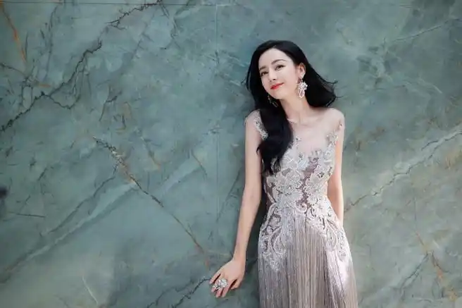 大美筑家 中国冠珠##中国制造力量##冠珠瓷砖品牌代言人迪丽热巴