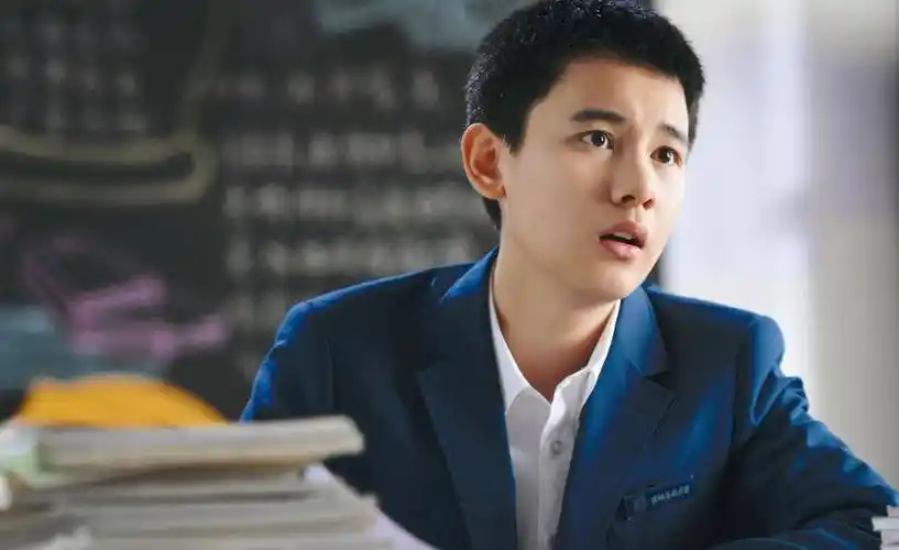 这个故事与他本身也有类似,他从小就是"儿子专业户",在各大影视作品中