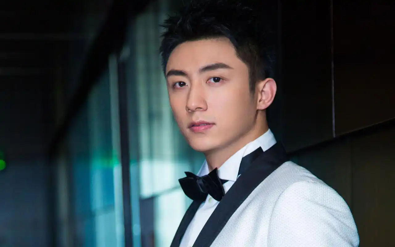 黄景瑜西装帅气写真图片桌面壁纸