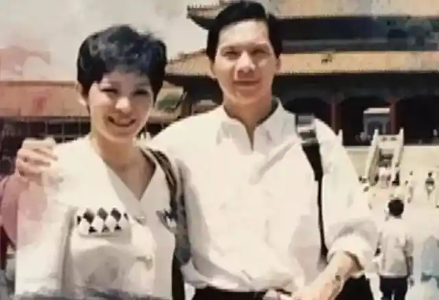 年轻时的向太和向华强