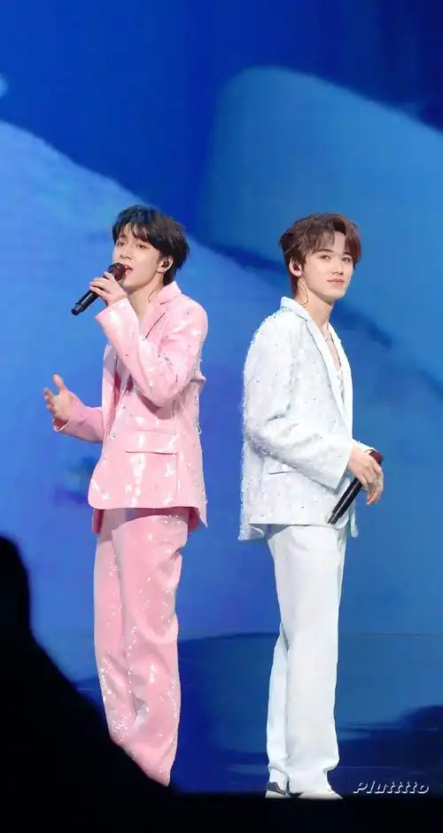 宋亚轩刘耀文合唱对视##宋亚轩刘耀文合唱疲惫的爱##文轩世界第一