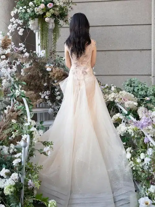 jimmychoo鎏金魔法goldenmagic烫钻不规则裙摆婚纱