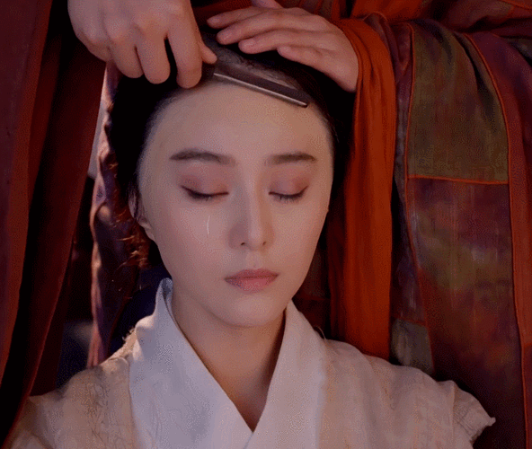 登陆查看无水印高清大图范冰冰剃度闭眼流泪图片尺寸: 656*554图片