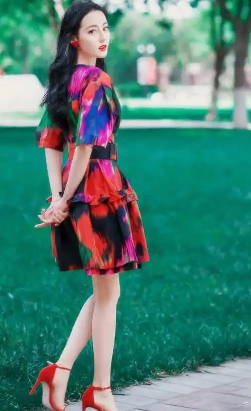 原创明星机场街拍曝光杨幂霸气十足热巴元气满满冯提莫太惊艳