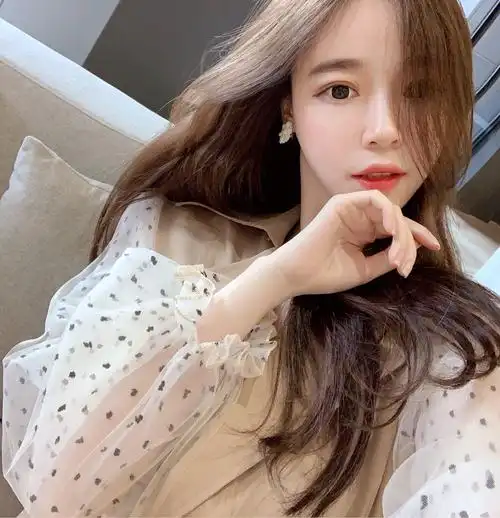 秋装2020年初秋新款气质成熟女装秋冬女人味时尚气场连衣裙子冷淡