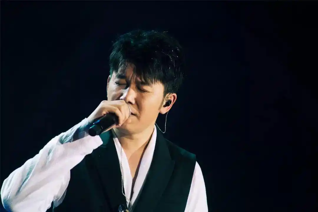 高进《我的好兄弟》2019世界巡演唱享佛罗伦萨 龙采董事长同台演绎