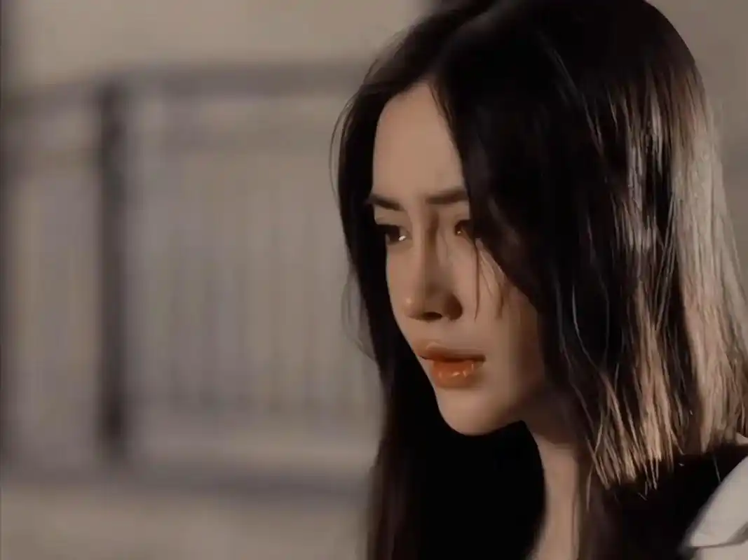 "她从黑暗中走来,又在黑暗中悄然离去."#钟美宝#摩天大楼# - 抖音