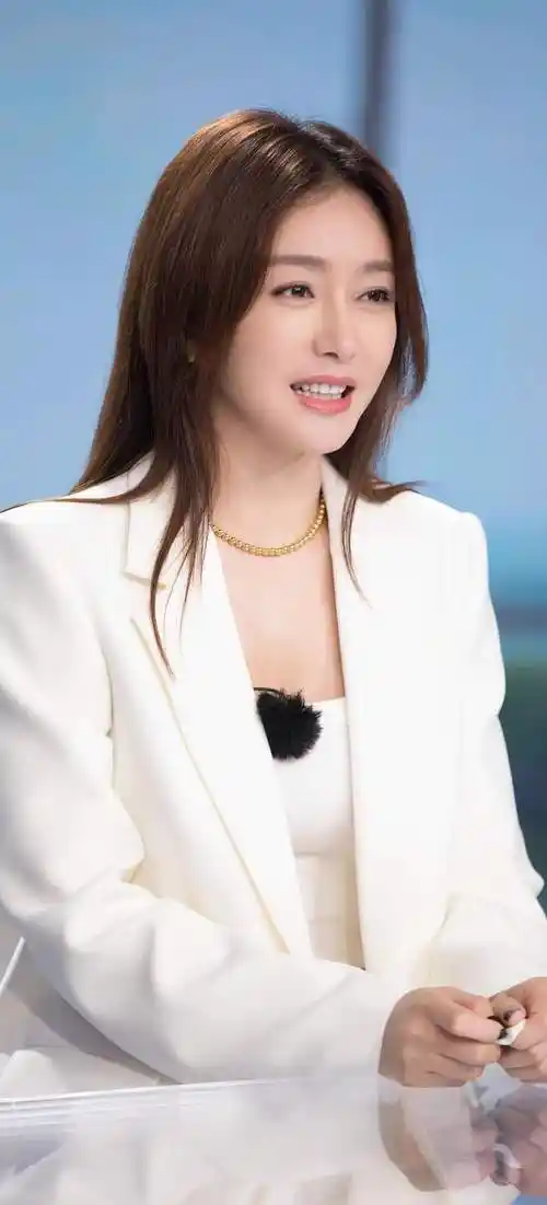 秦岚从乖乖女到一线女星两次被情伤后至今单身她经历了什么