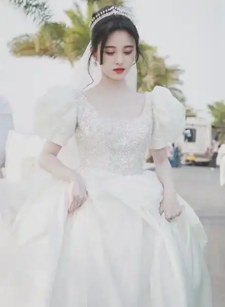 鞠婧祎最新婚纱大片白纱裙挑战最美新娘四千年美女凭颜值圈粉