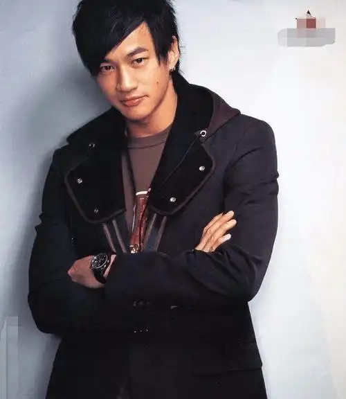 当年的步惊云大变样46岁何润东露脸形象让人忍俊不禁