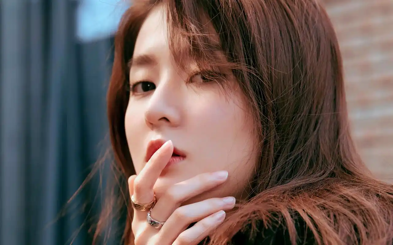 乔欣性感动人写真桌面壁纸