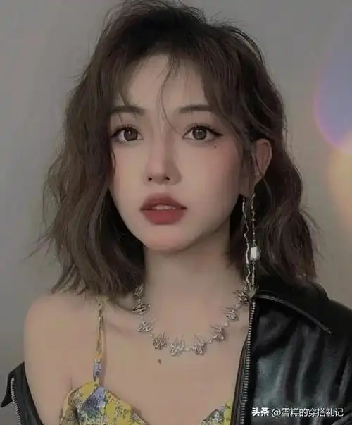 圆脸短发烫发发型(各种脸型适合的烫发发型)(18)