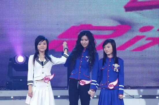 图文:06超女10强入围赛第一场-郝菲尔选择阳蕾